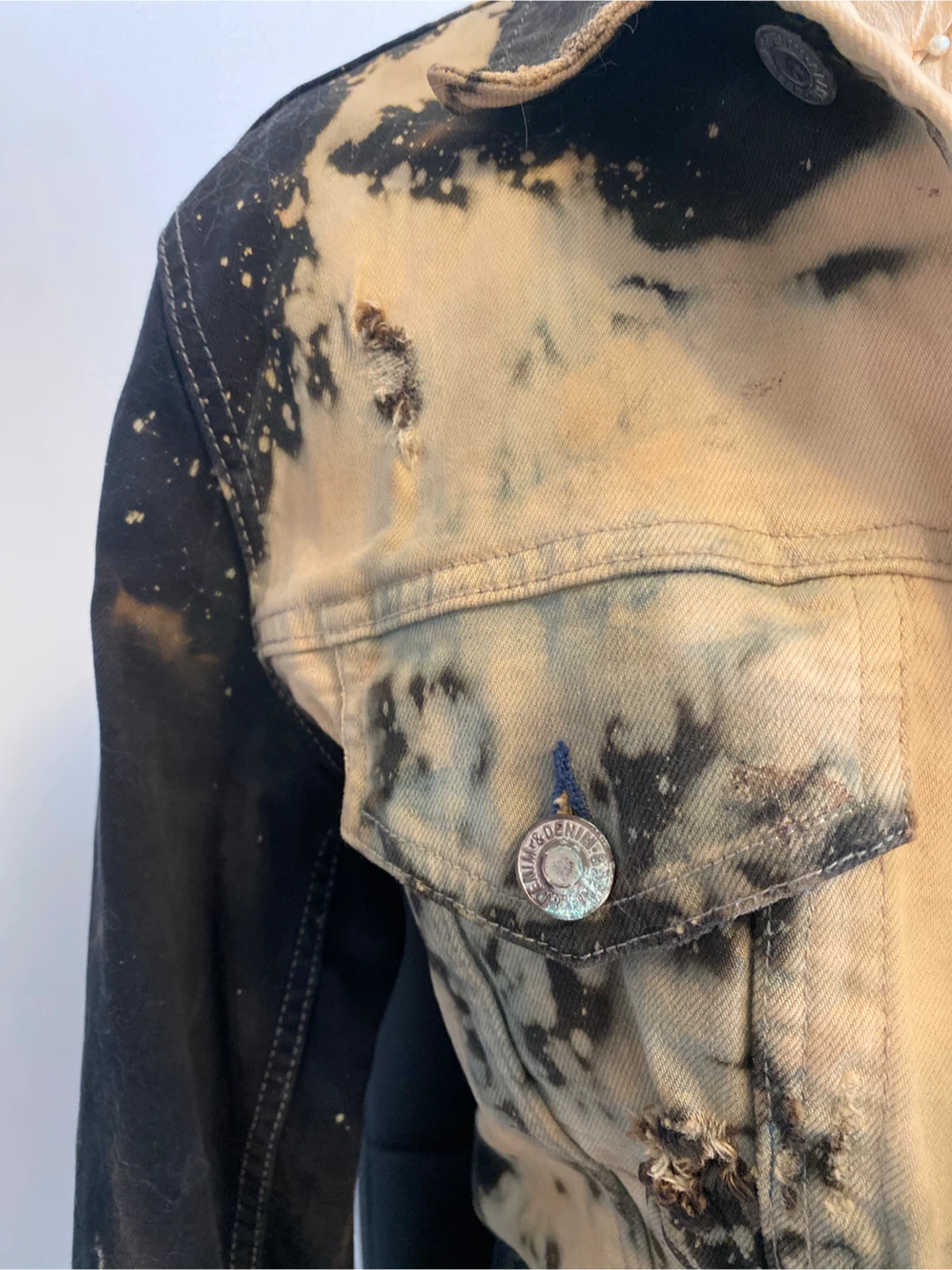 Hand distressed denim jacket - photo 3