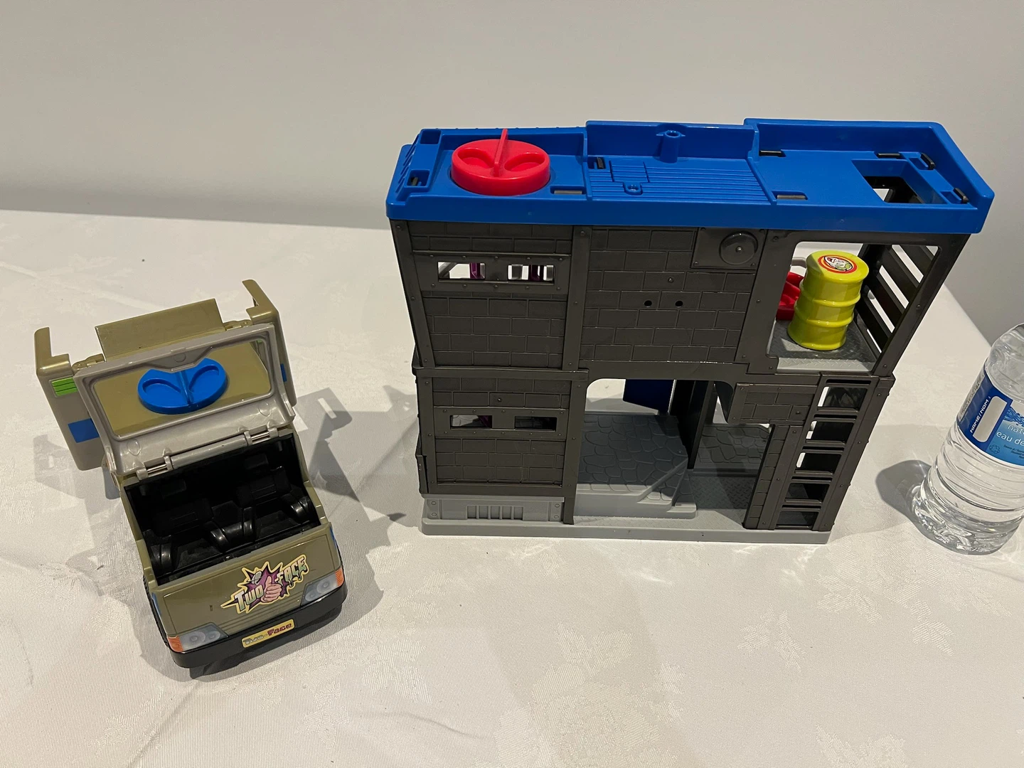 Fisher-Price DC Super Friends Gotham City Jail Playset & Vehicle - photo 2