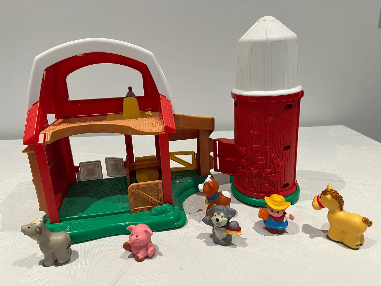 Little People Fisher-Price Barn and Silo with Animals - photo 3