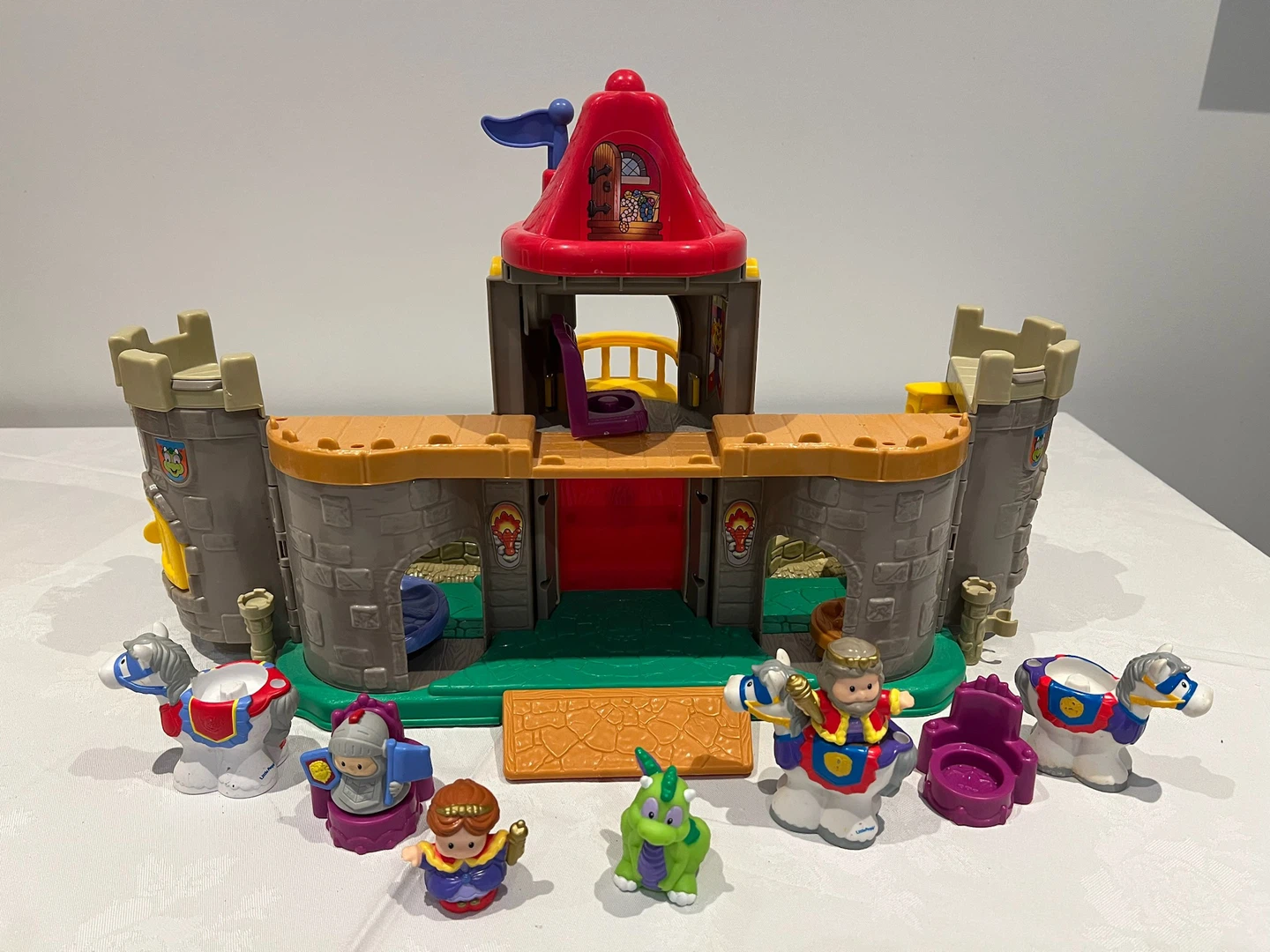 Fisher-Price Little People Castle Playset with Figures - photo 5