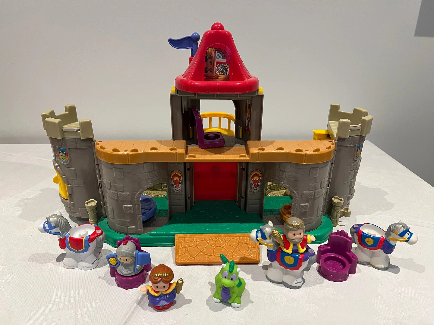 Fisher-Price Little People Castle Playset with Figures - photo 2