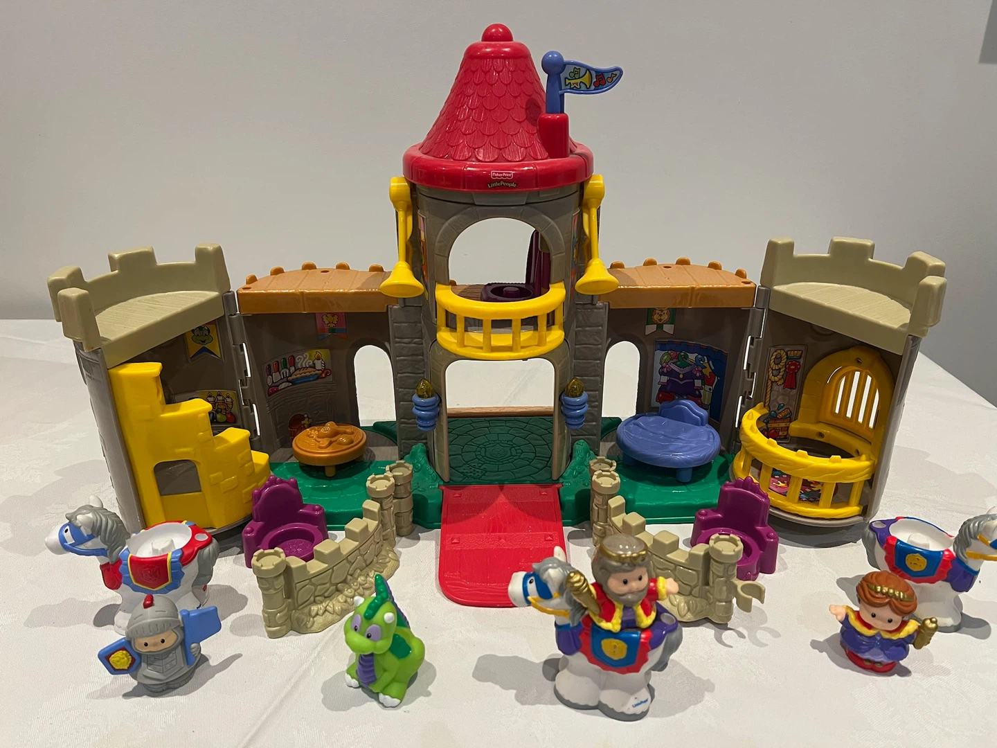 Fisher-Price Little People Castle Playset with Figures - photo 4