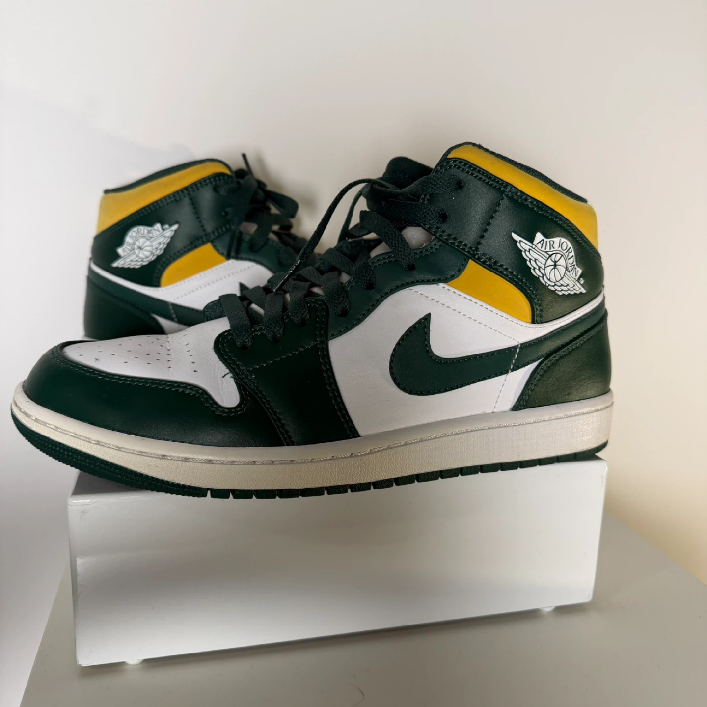Air Jordan 1 Mid SE 'Pine Green' Sneakers - photo 4