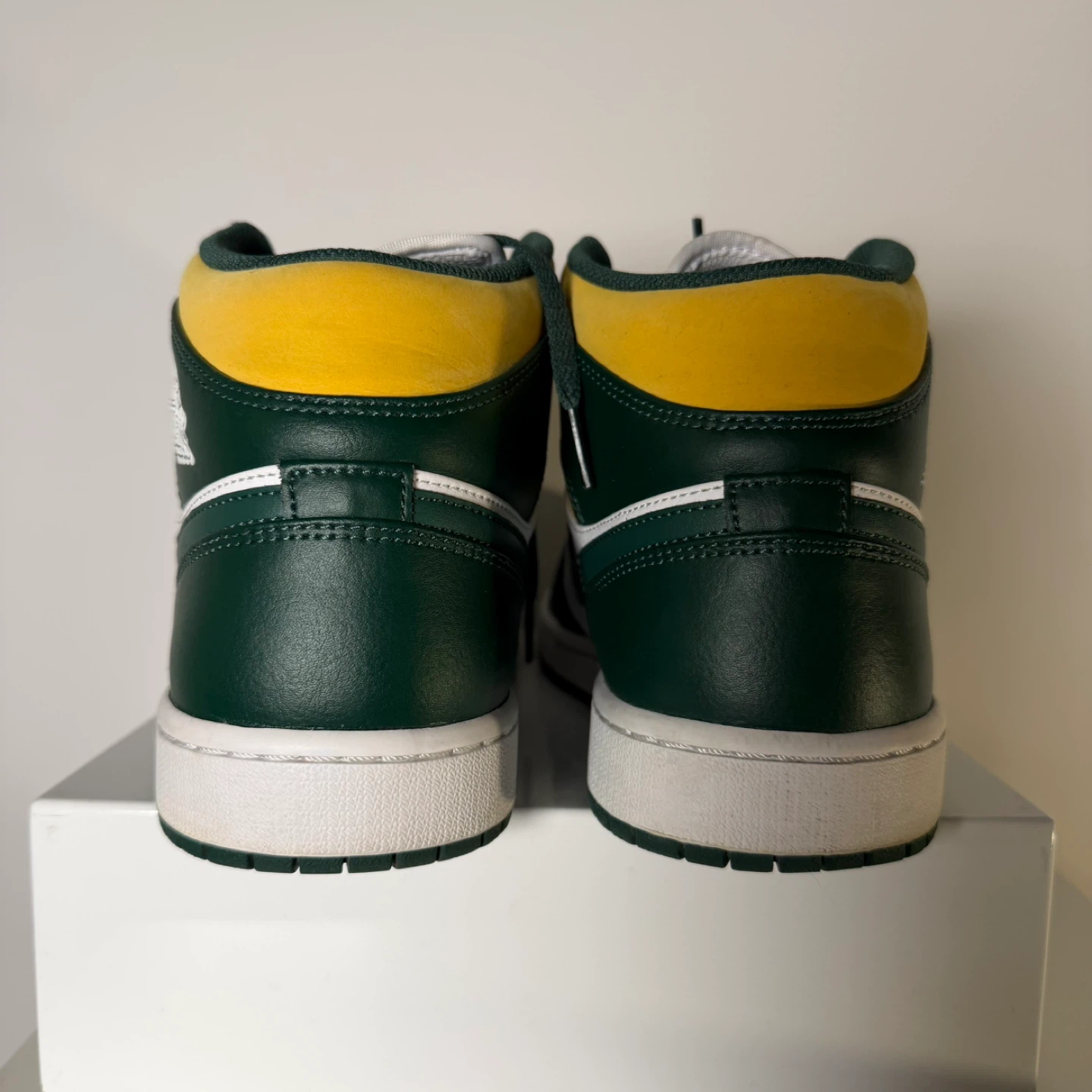 Air Jordan 1 Mid SE 'Pine Green' Sneakers - photo 5