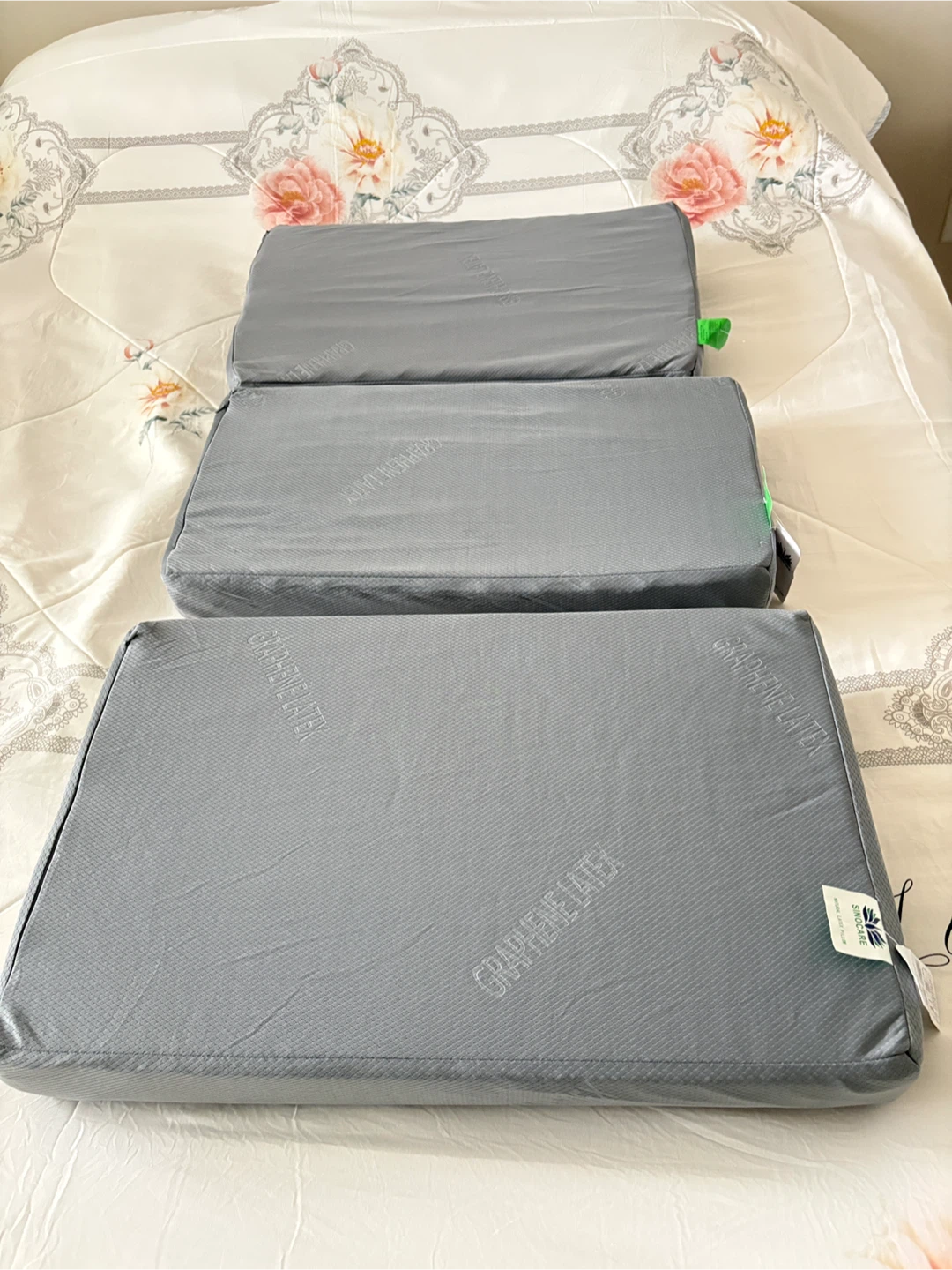3 Sinocare Graphene Latex Pillow, brand new - photo 4