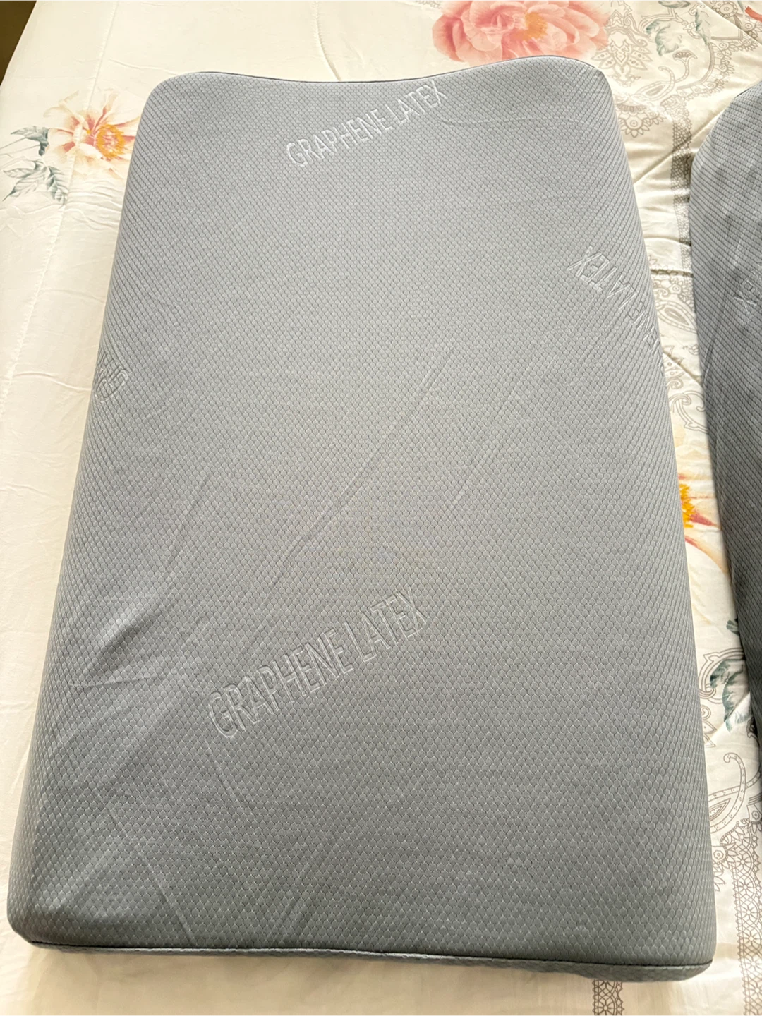 3 Sinocare Graphene Latex Pillow, brand new - photo 3