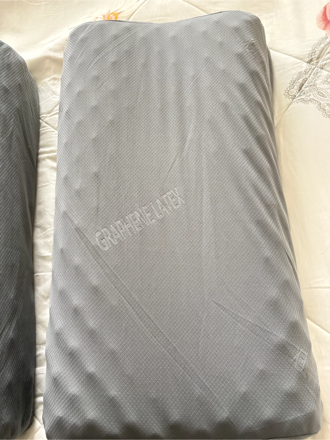 3 Sinocare Graphene Latex Pillow, brand new - photo 5