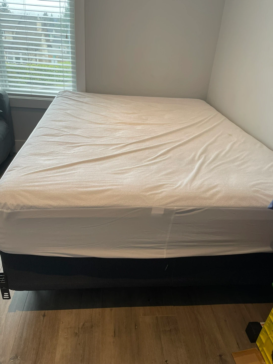 Queen Box Spring & Mattress Set – Clean, Good Condition - photo 5