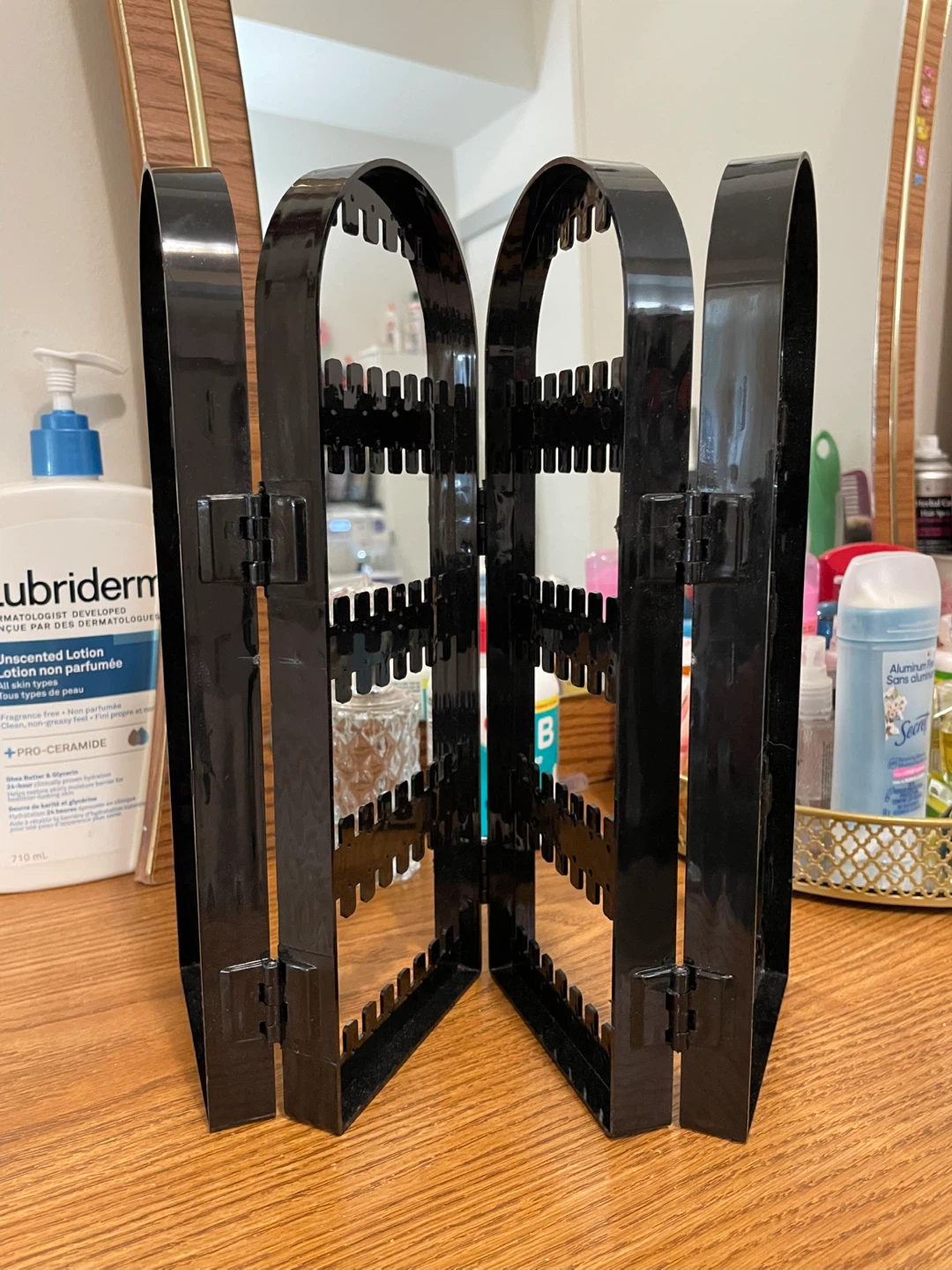 Black Folding Jewelry Organizer Stand