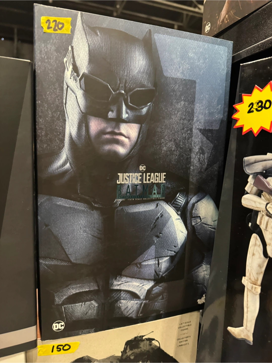 DC Justice League Batman 1/6 Scale Collectible  Figure