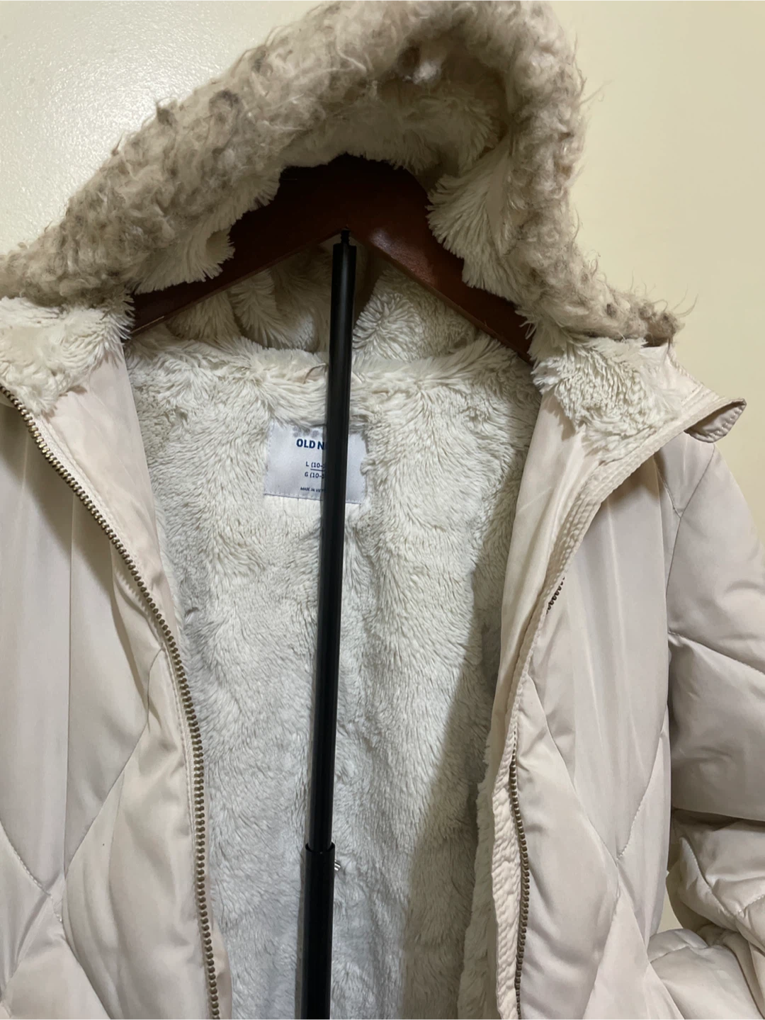 Old Navy Puffer Jacket with Fur Hood - Size L (10-12) - photo 4