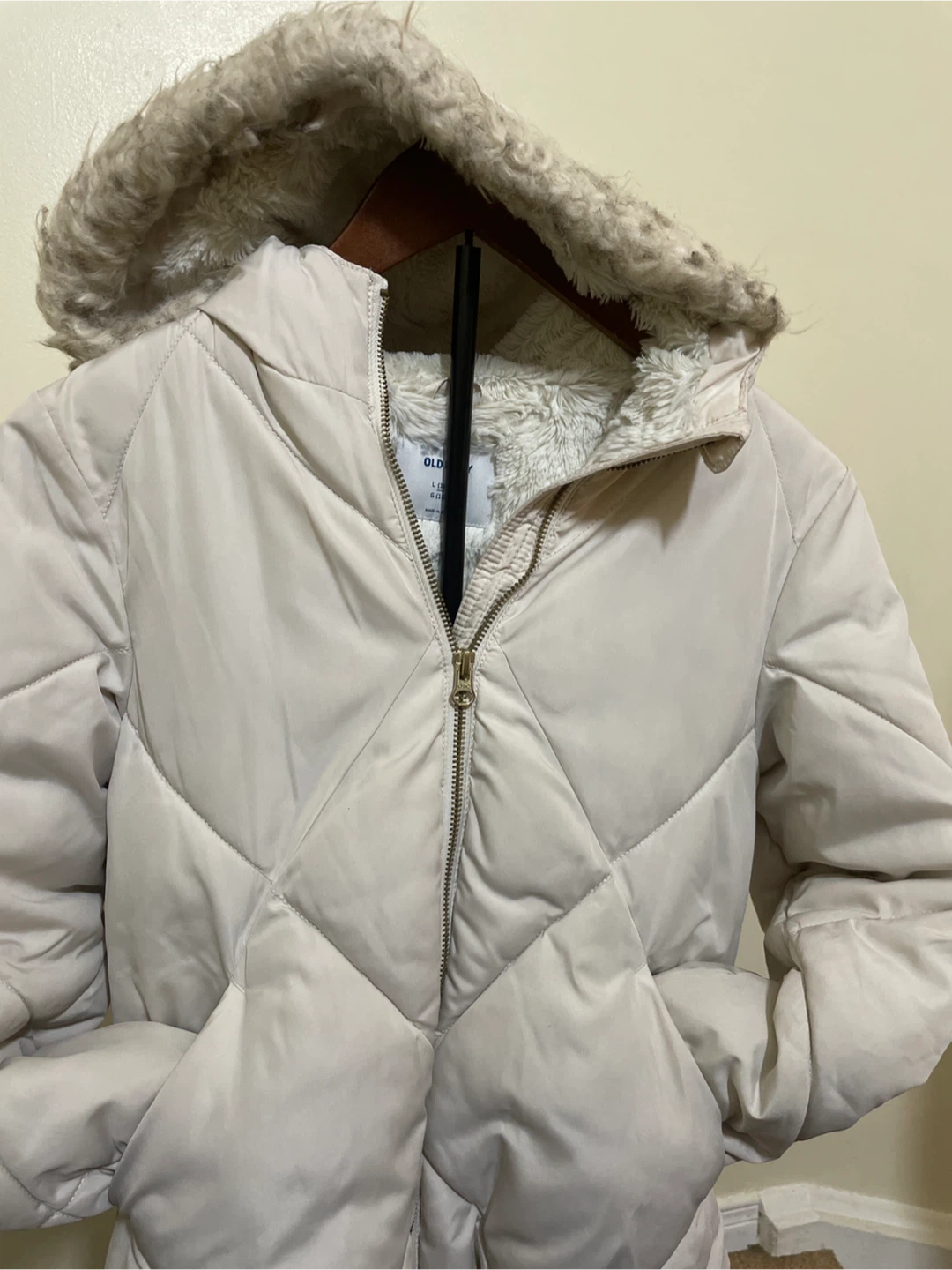 Old Navy Puffer Jacket with Fur Hood - Size L (10-12) - photo 2