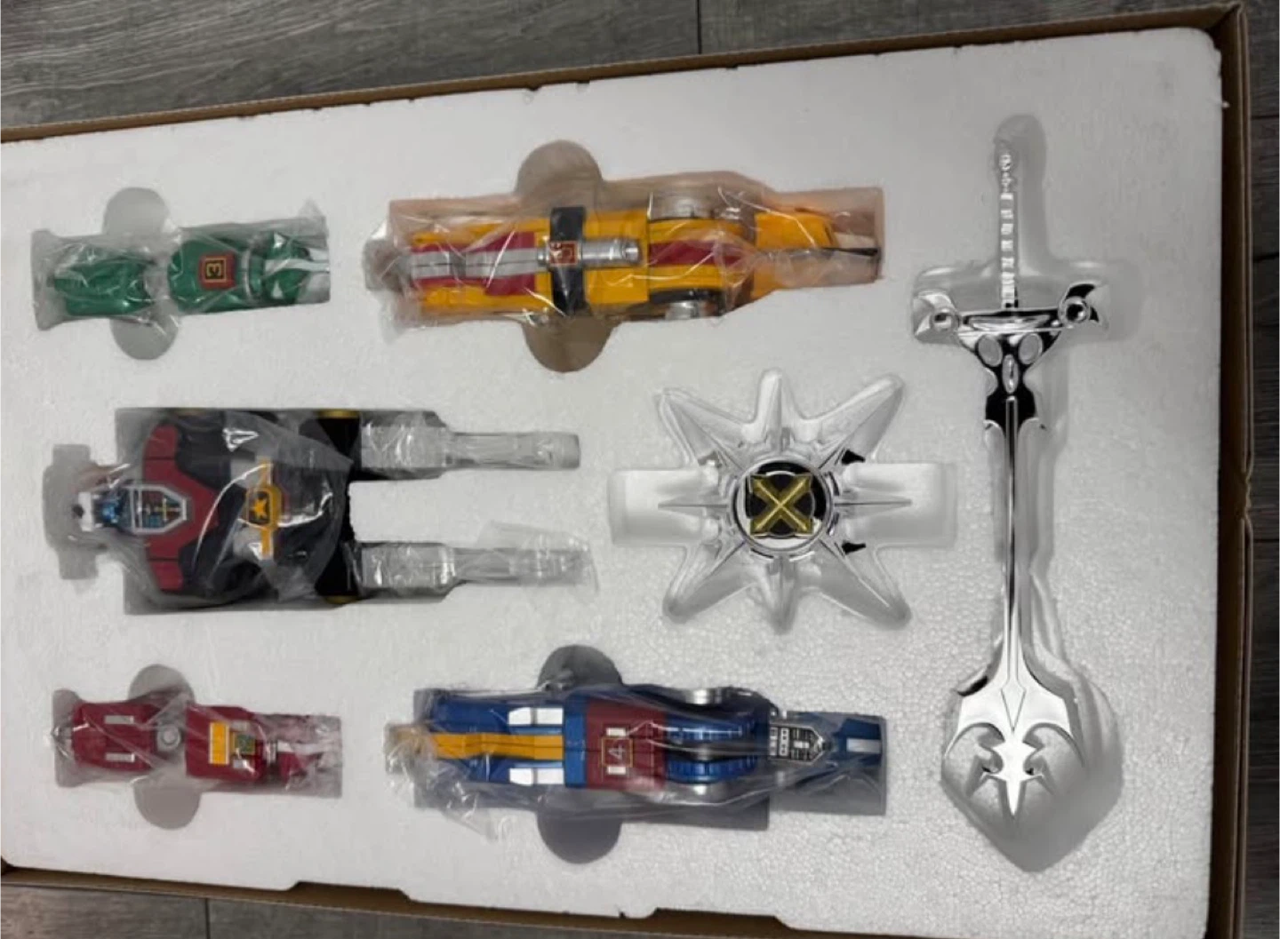 Voltron 30th Anniversary Collector Set - photo 2