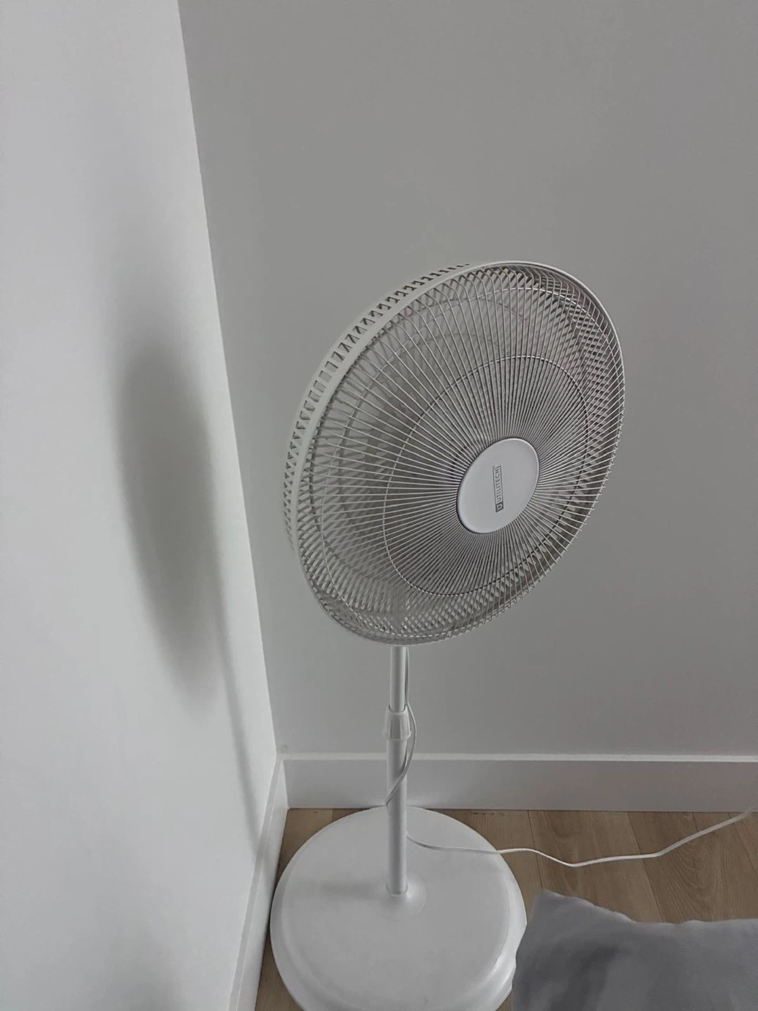 Utilitech White Pedestal Fan - photo 2
