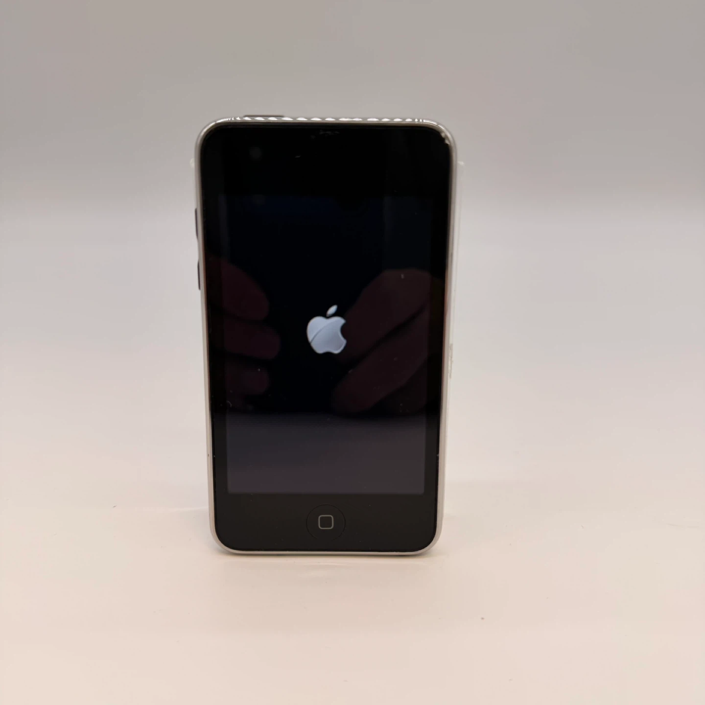 Apple iPod Touch 4th Gen 8GB A1288 WiFi MP3 Player - photo 2