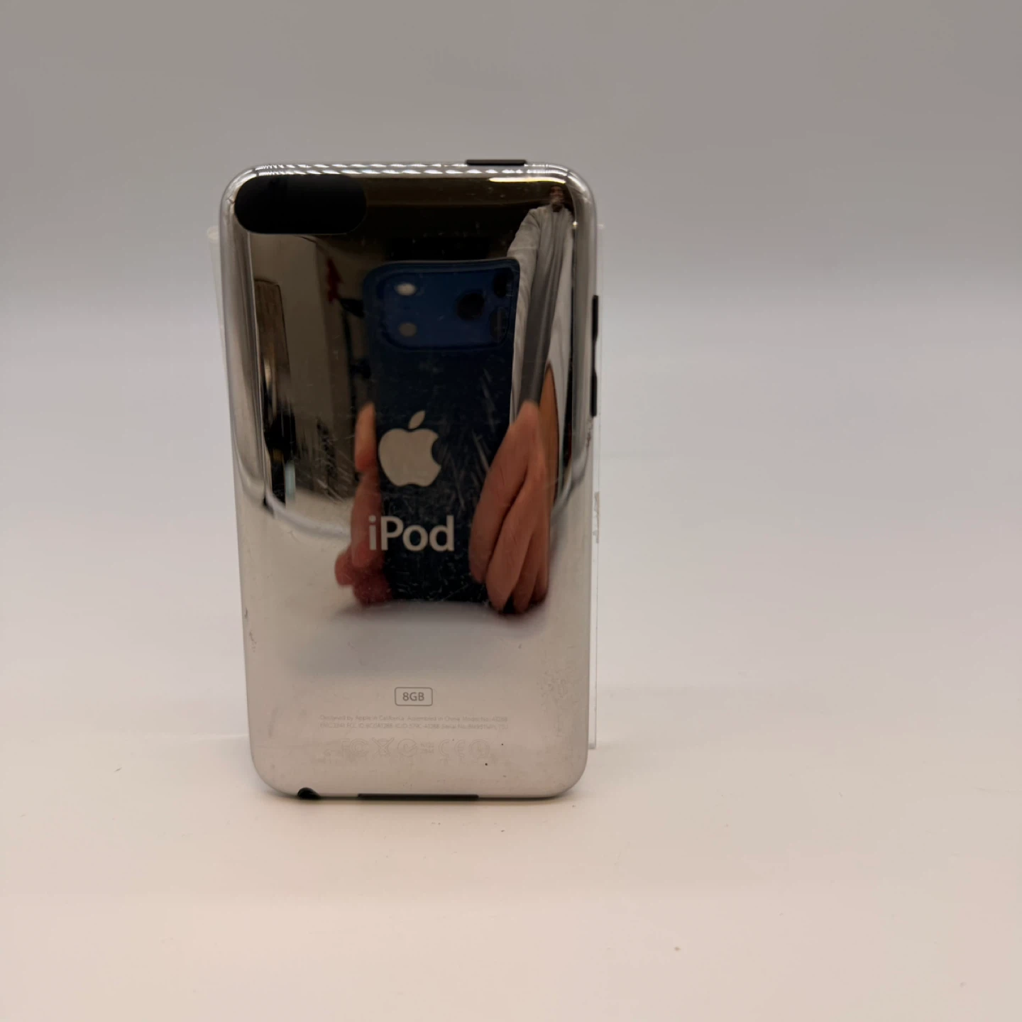 Apple iPod Touch 4th Gen 8GB A1288 WiFi MP3 Player - photo 4