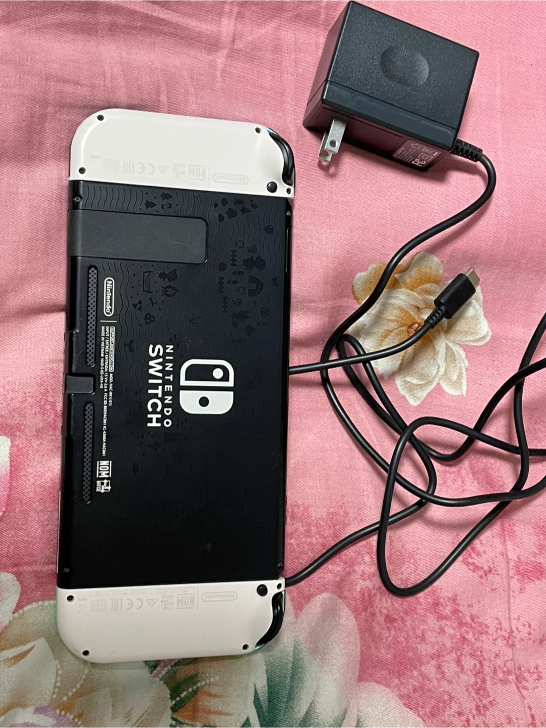Nintendo Switch 1st gen - Animal Crossing Edition - photo 2