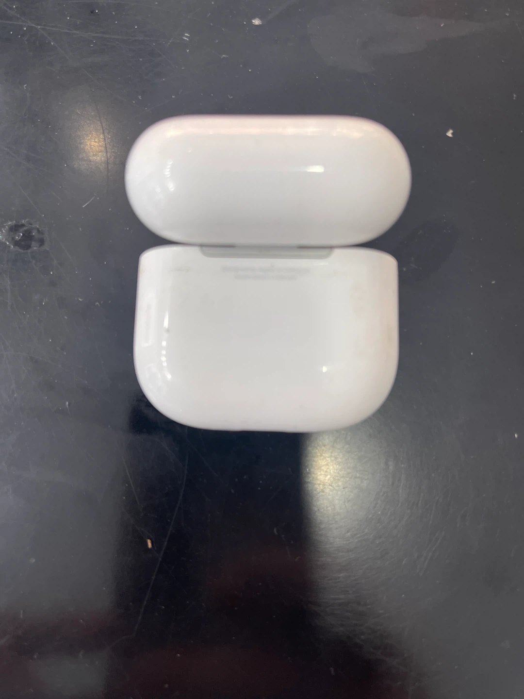 Apple AirPods Pro Charging Case - White - photo 2