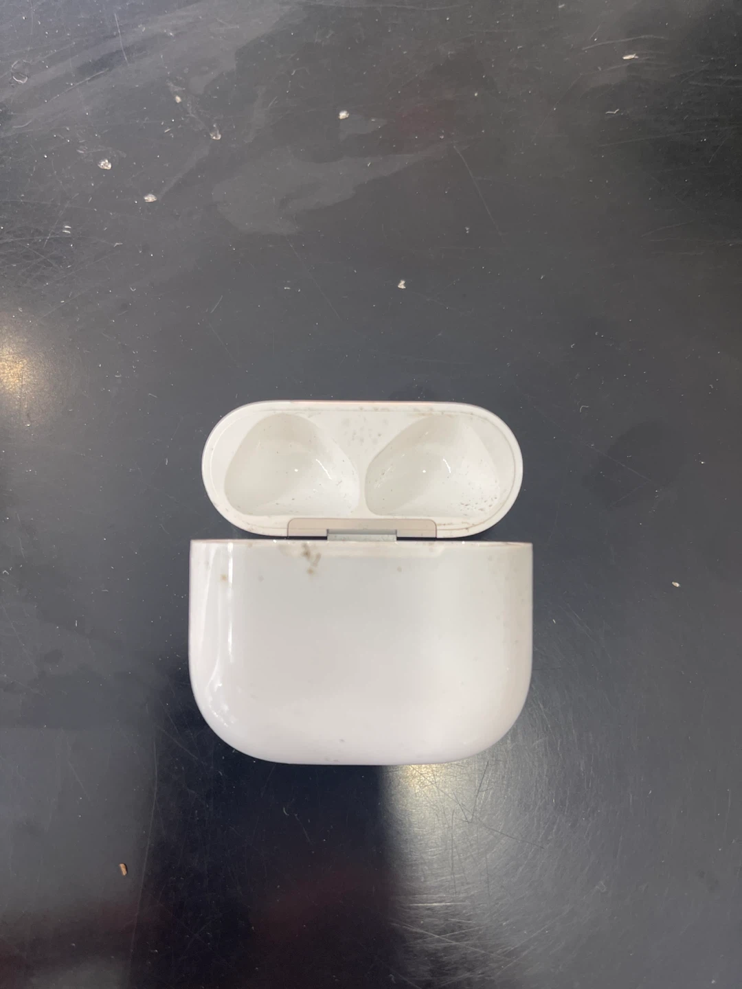 Apple AirPods Pro Charging Case - White