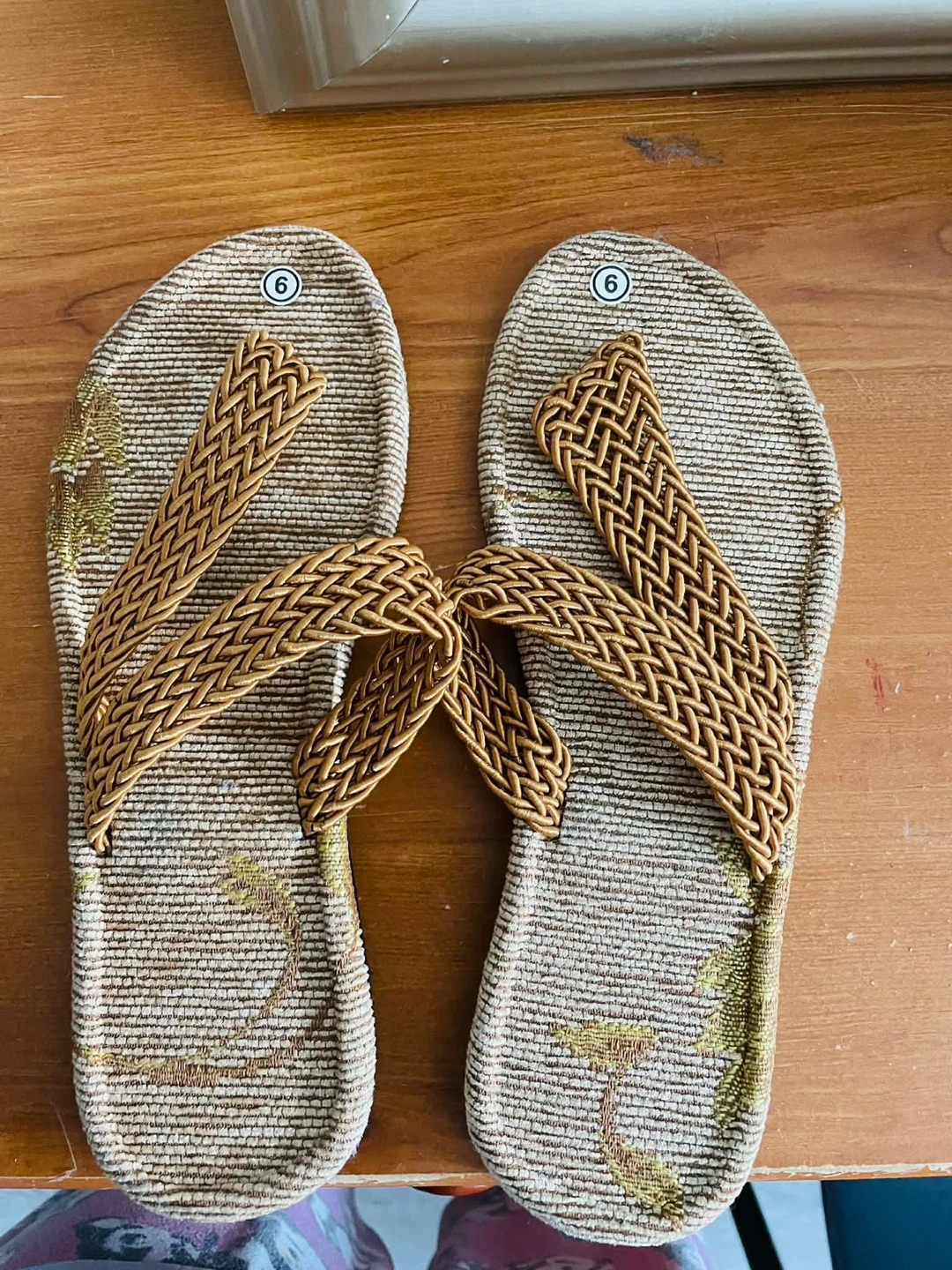 Women's Flip Flops Size 6