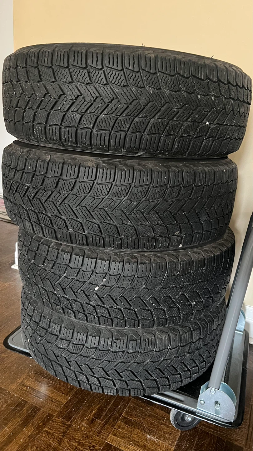 4 Michelin X-Ice Snow Winter Tires - 205/60R16