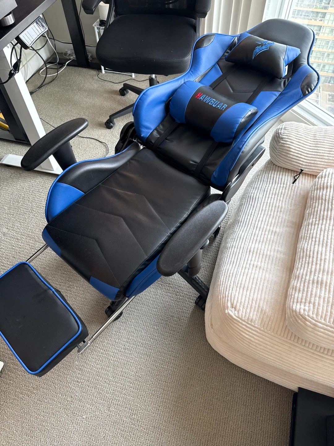 HAWGUAR Gaming Chair with Footrest - photo 3