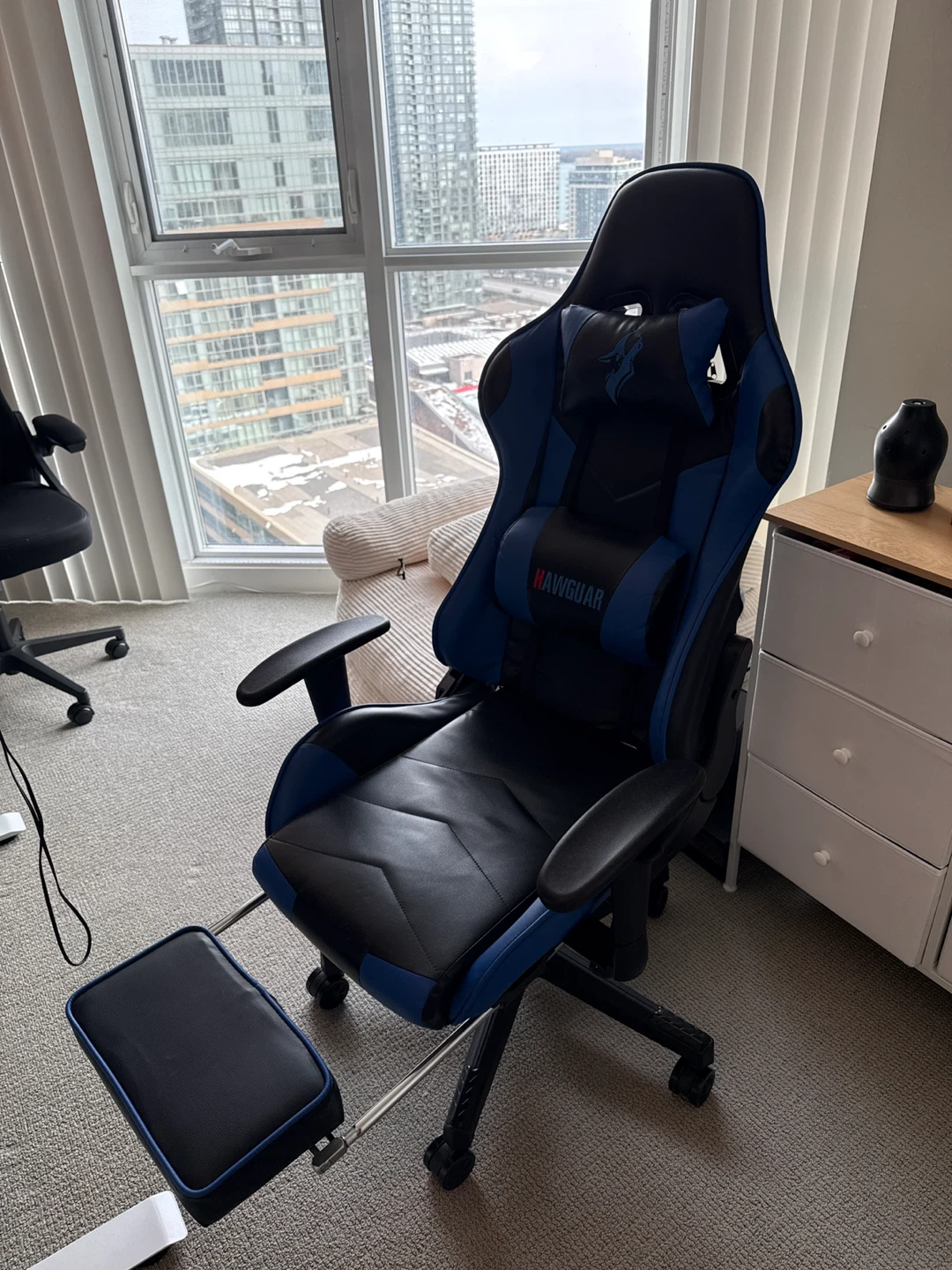 HAWGUAR Gaming Chair with Footrest - photo 4