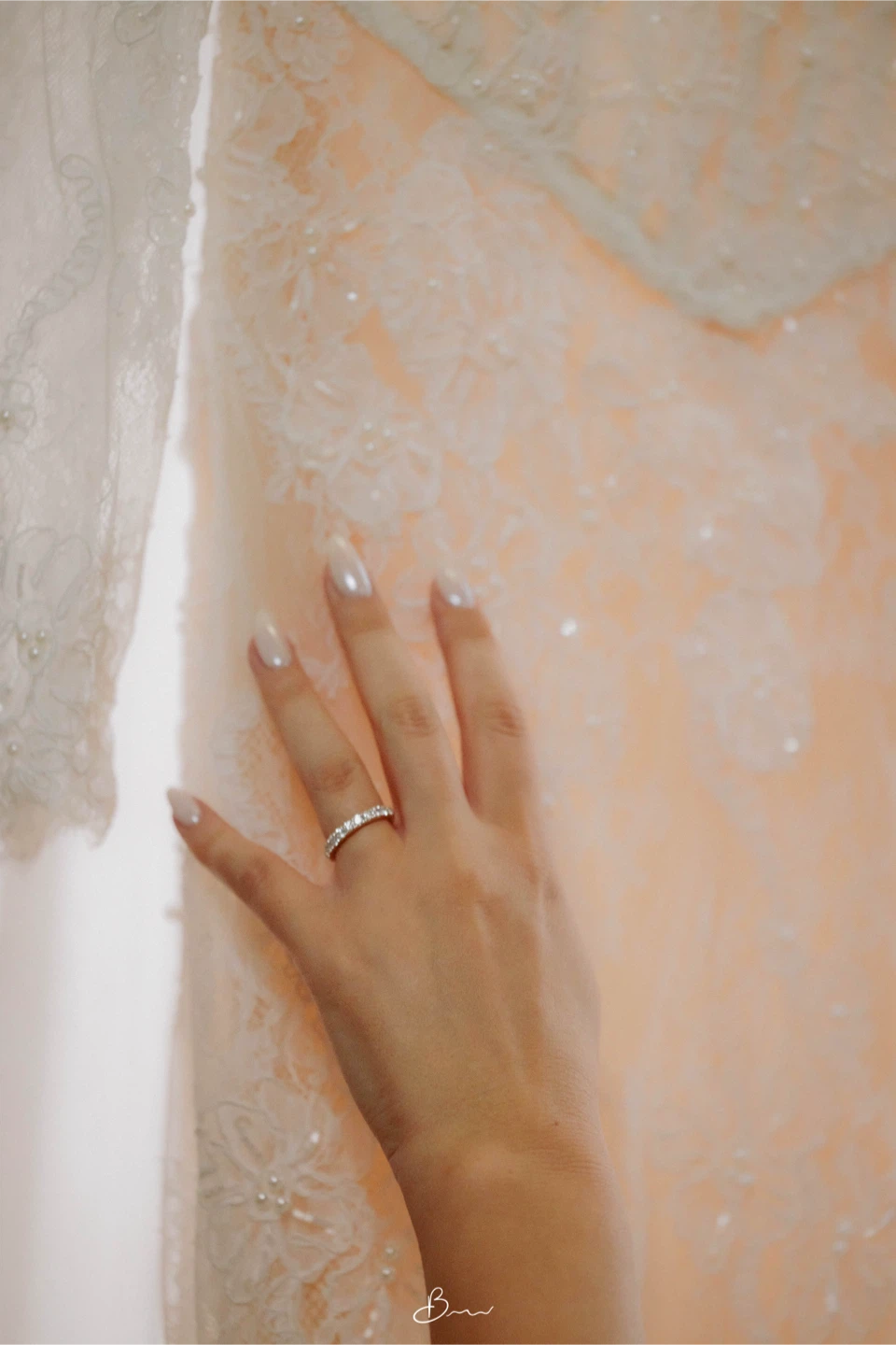 White Lace Wedding Dress with Veil - photo 3