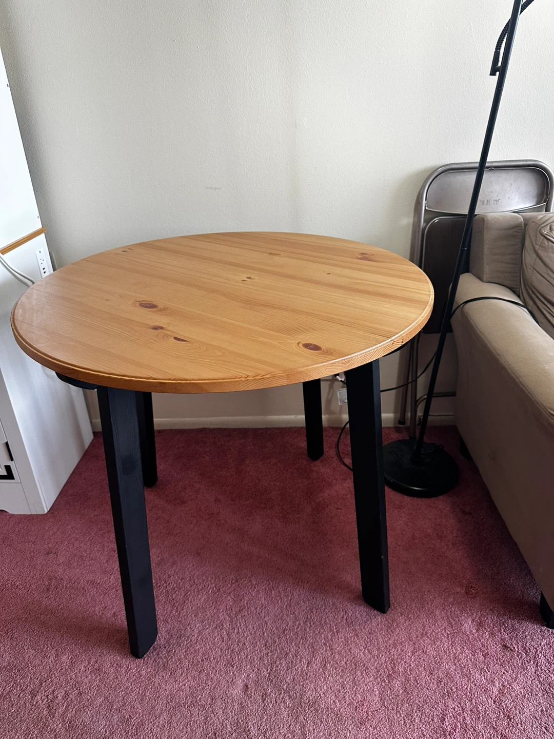 GAMLARED IKEA-Round Wooden Table with Black Legs - photo 2