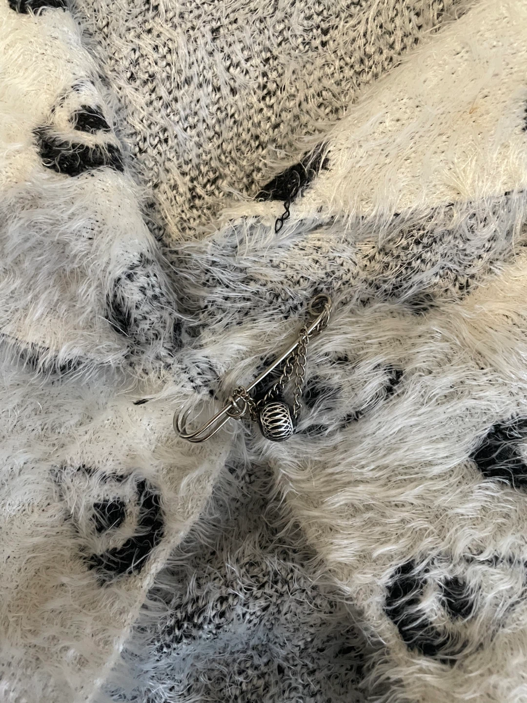 Cute White & Black Patterned Fuzzy Scarf with Detachable Brooch - photo 2