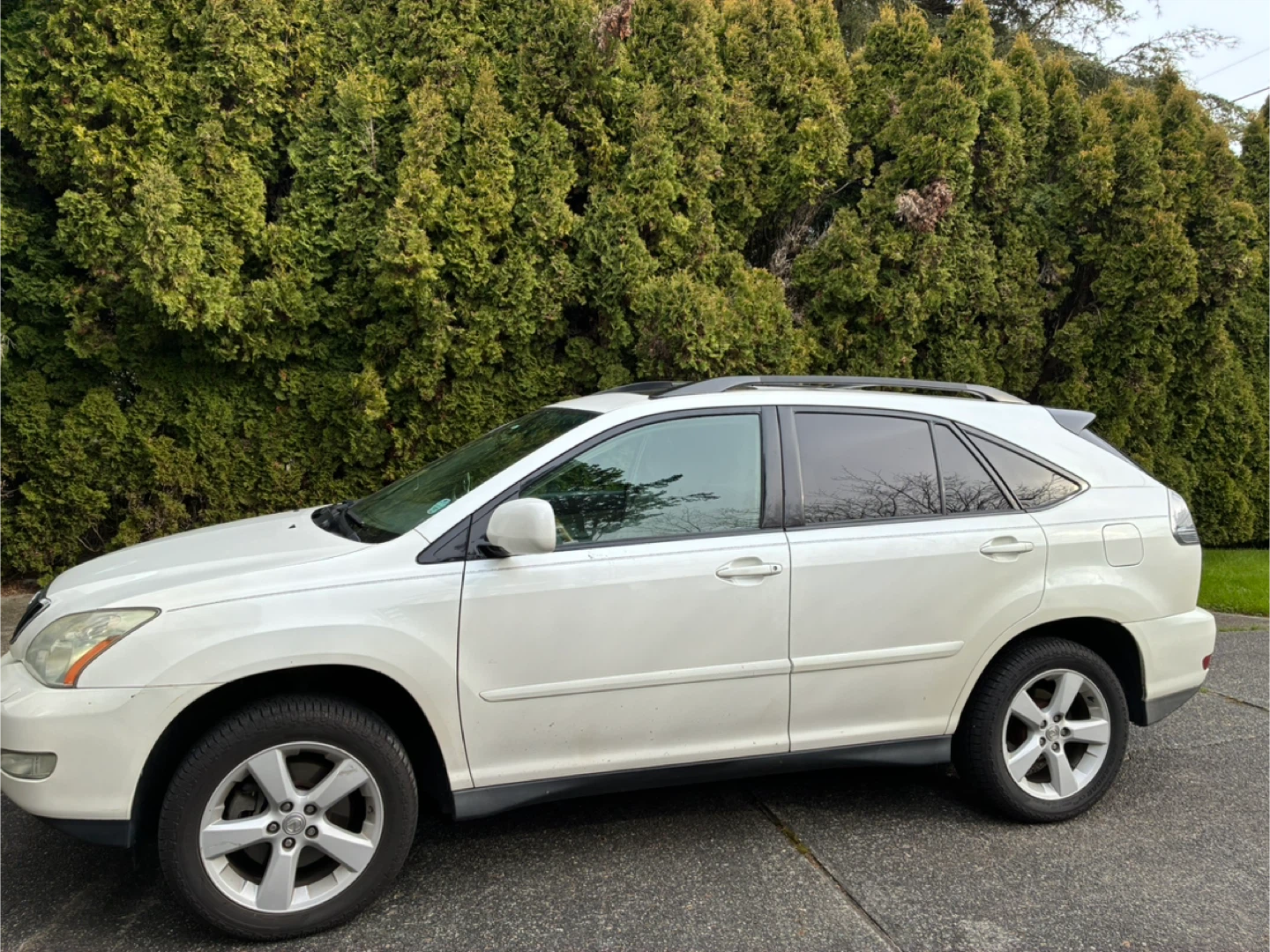 2005 White Lexus RX 330 SUV - photo 2