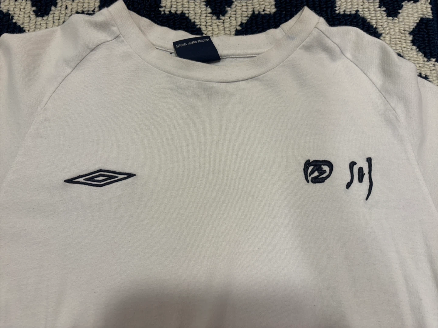 Umbra White T-Shirt (Large) - photo 2