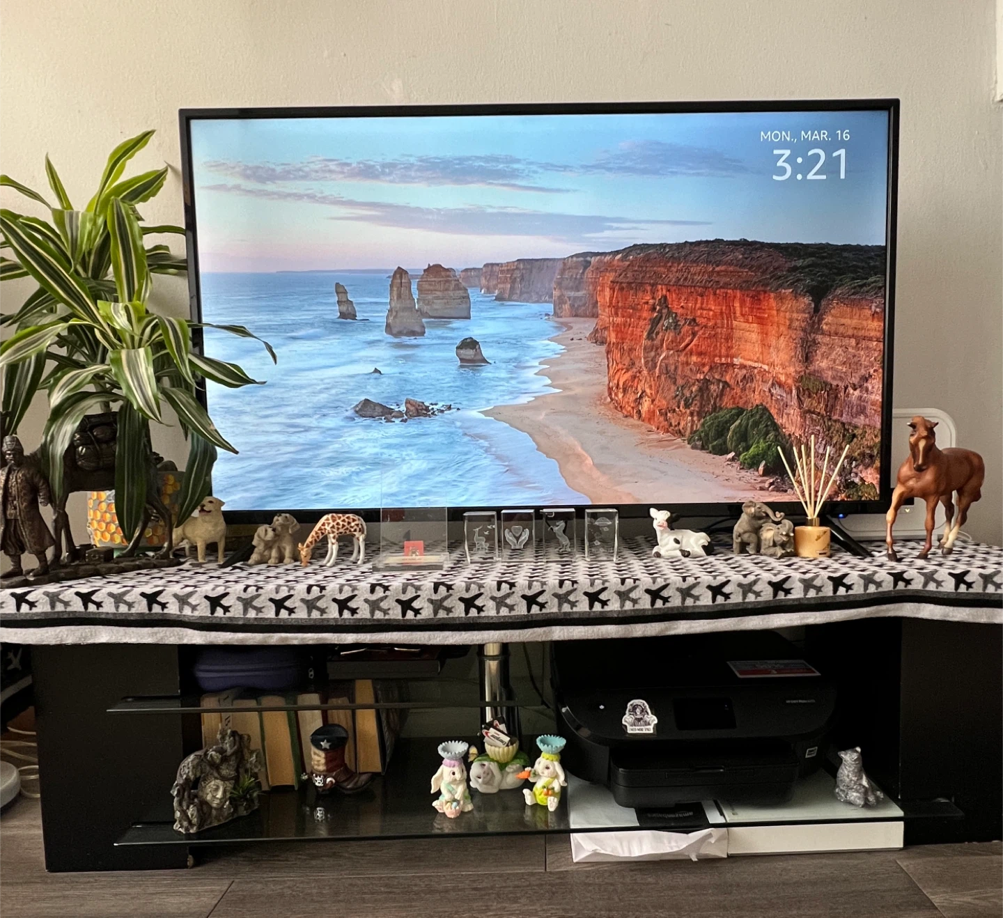 RCA TV 55”with Amazon Prime Stick and table - photo 2