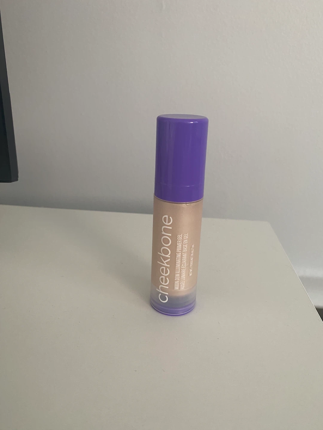 Cheekbone Illuminating Primer Gel