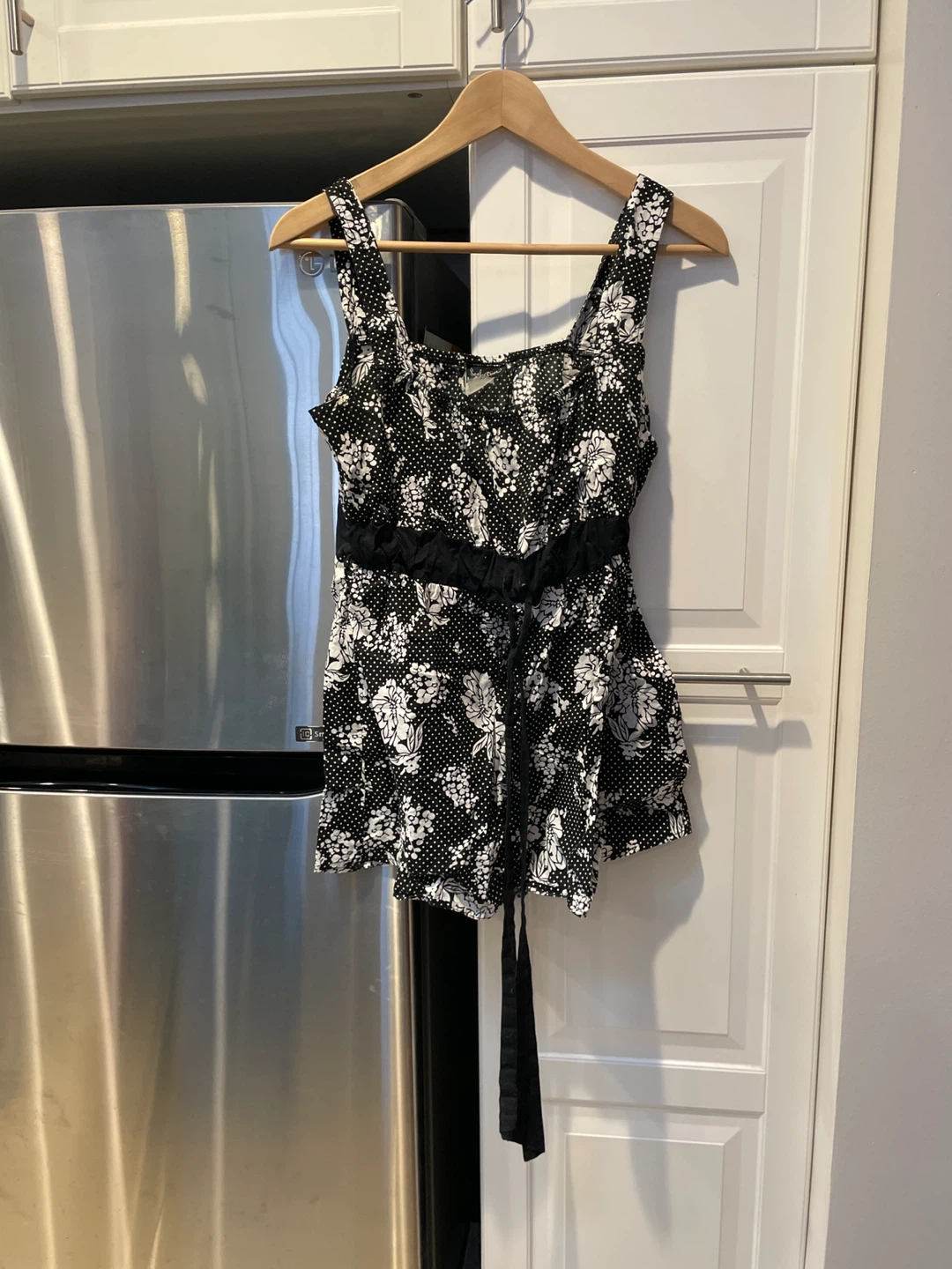 Black and White Floral Sleeveless Top