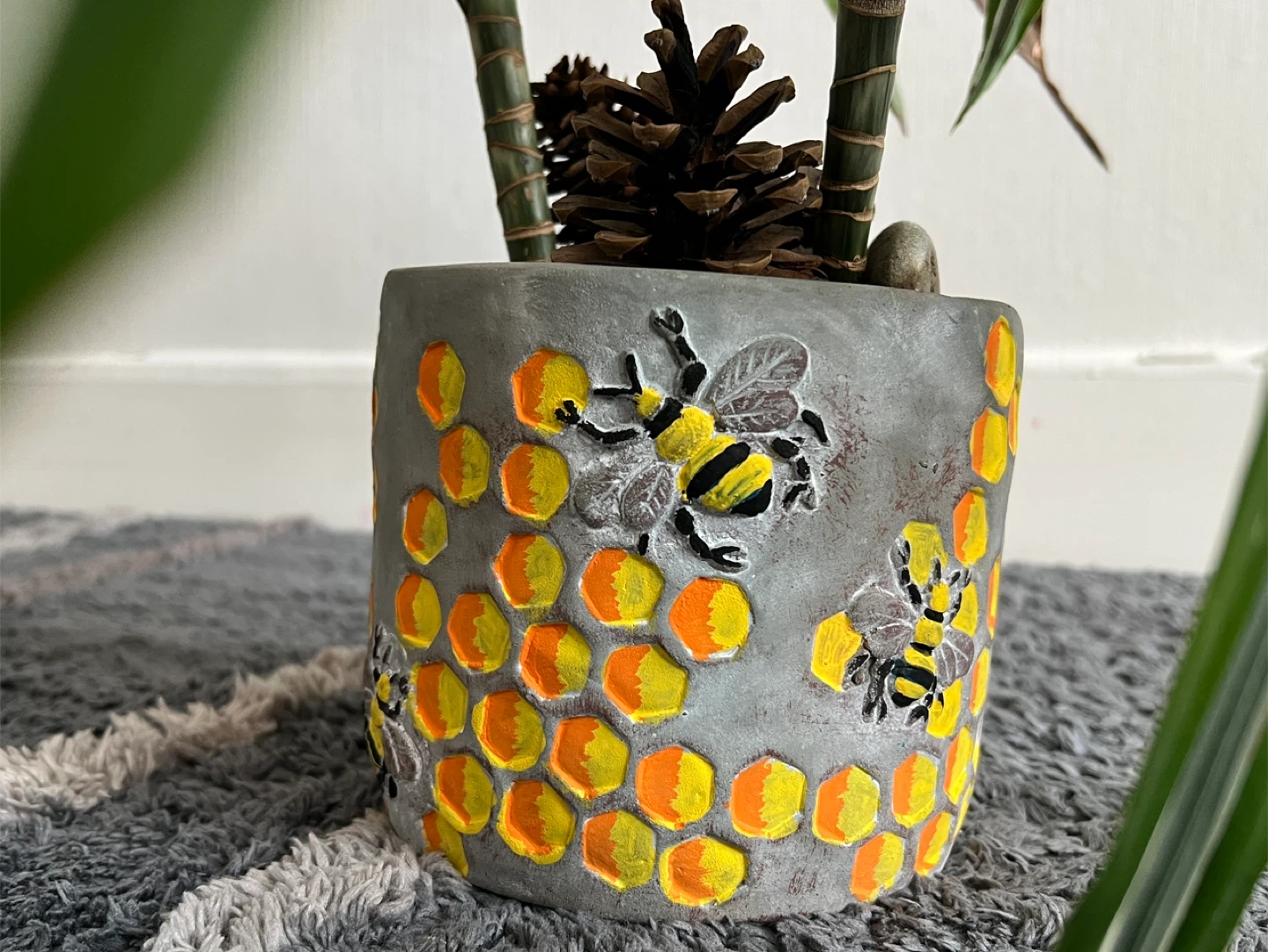 Variegated lime green Plant in Bee Pot - photo 3
