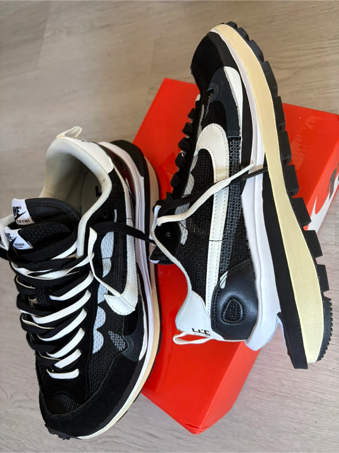 Nike Sacai Vaporwaffle Sneakers - photo 5