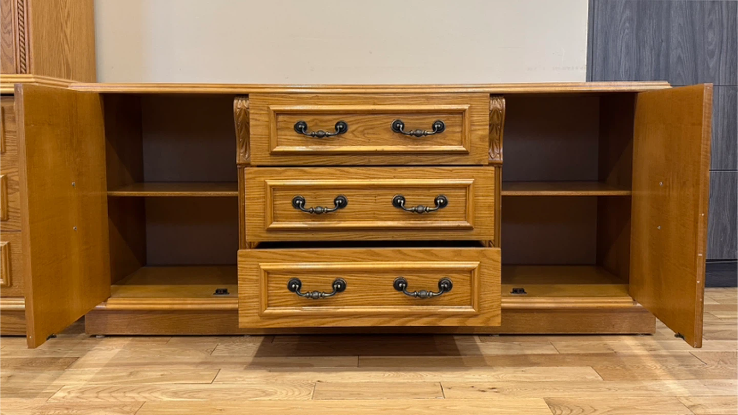 Beautiful Vintage Oak Wood Dresser (CAN DELIVER) - photo 3