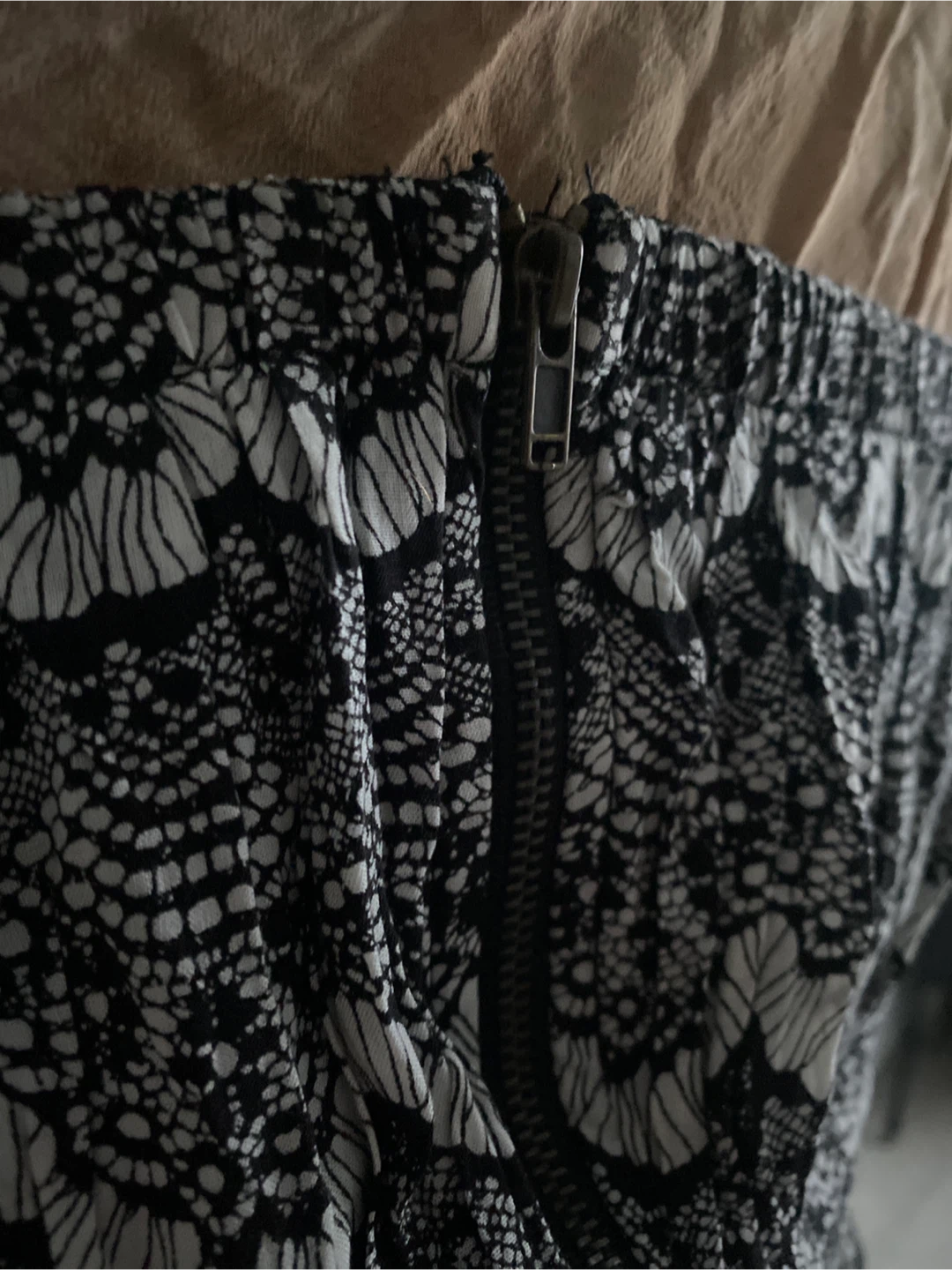 “Ya Los Angeles” Black and White Lace Print dress - photo 3