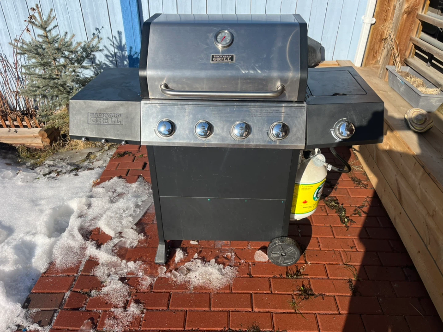 Backyard Grill Propane BBQ - photo 2