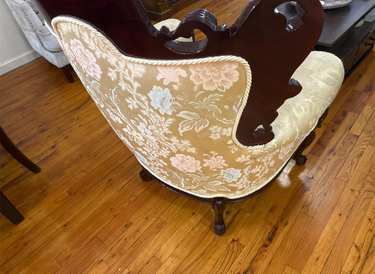 2 Vintage Ornate Carved Wood set - Floral Upholstery - photo 3
