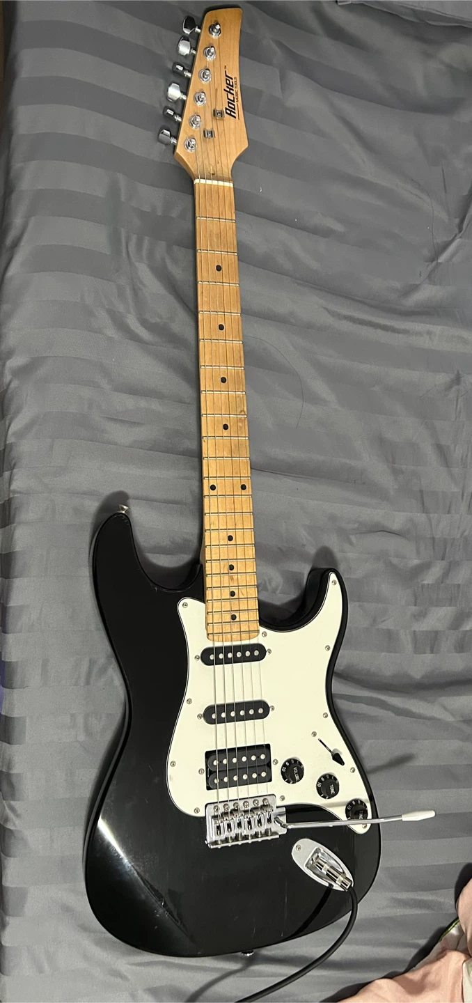 HSS strat guitar with 2 pedals