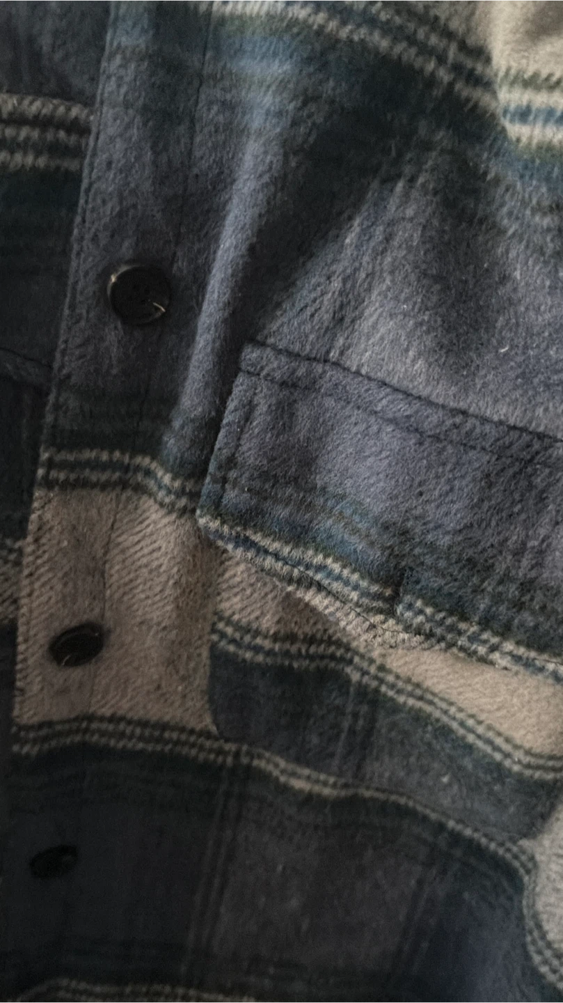 Plaid Shirt (tag on) - thick flannel material - Size L - photo 4