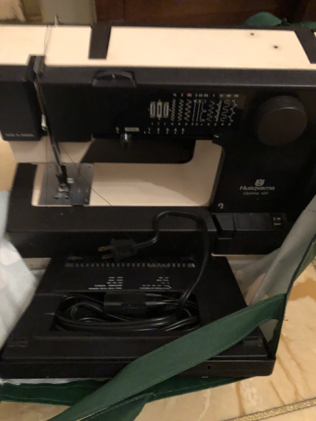Husqvarna Model 120 sewing machine - photo 2