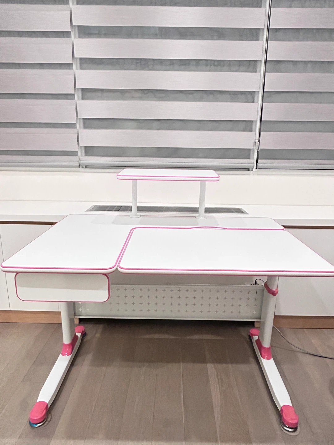 Adjustable Kids Study Desk with Lift Top
