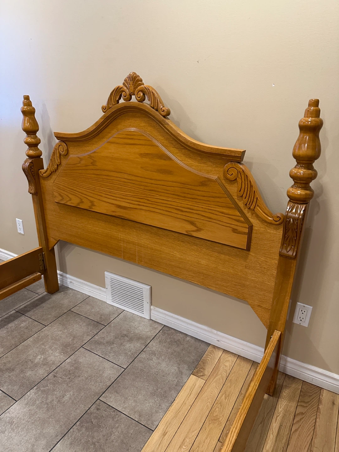 Elegant Vinatge Queen Bed Frame (CAN DELIVER) - photo 5