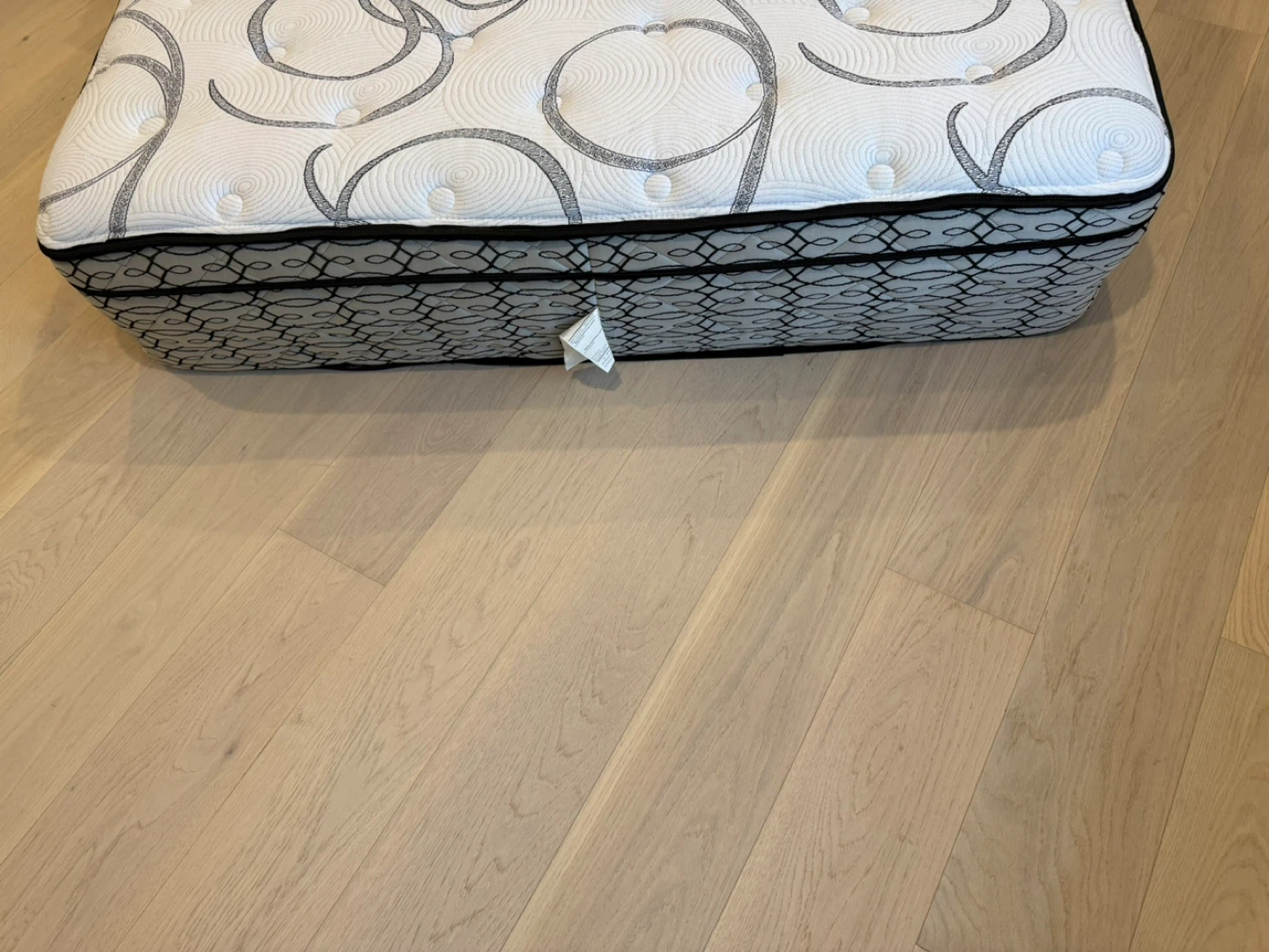 Sealy Queen Posturepedic Mattress - photo 3