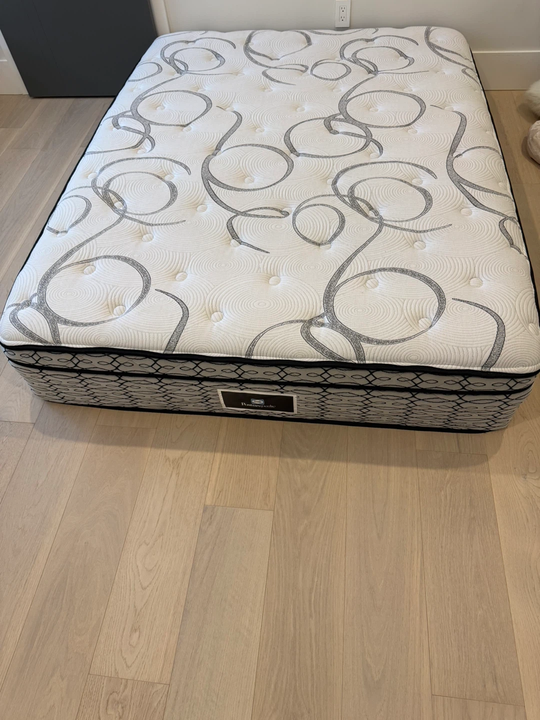 Sealy Queen Posturepedic Mattress - photo 2