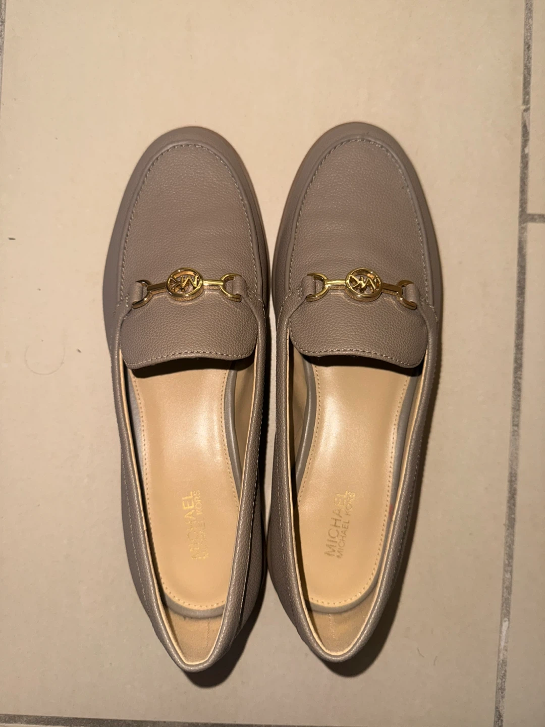 (BRAND NEW) Michael Kors Women's Beige Leather Loafers Size 7.5M