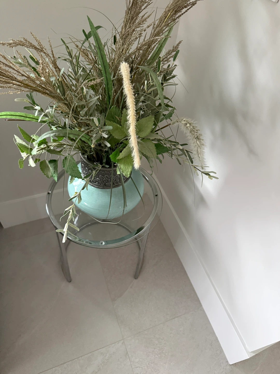 Decorative flower pot with corner glass table
